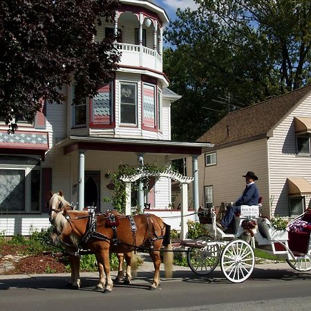 Bondy House Bed & Breakfast Amherstburg Экстерьер фото