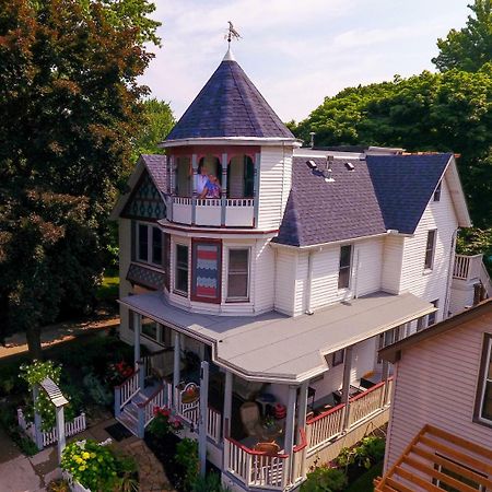 Bondy House Bed & Breakfast Amherstburg Экстерьер фото