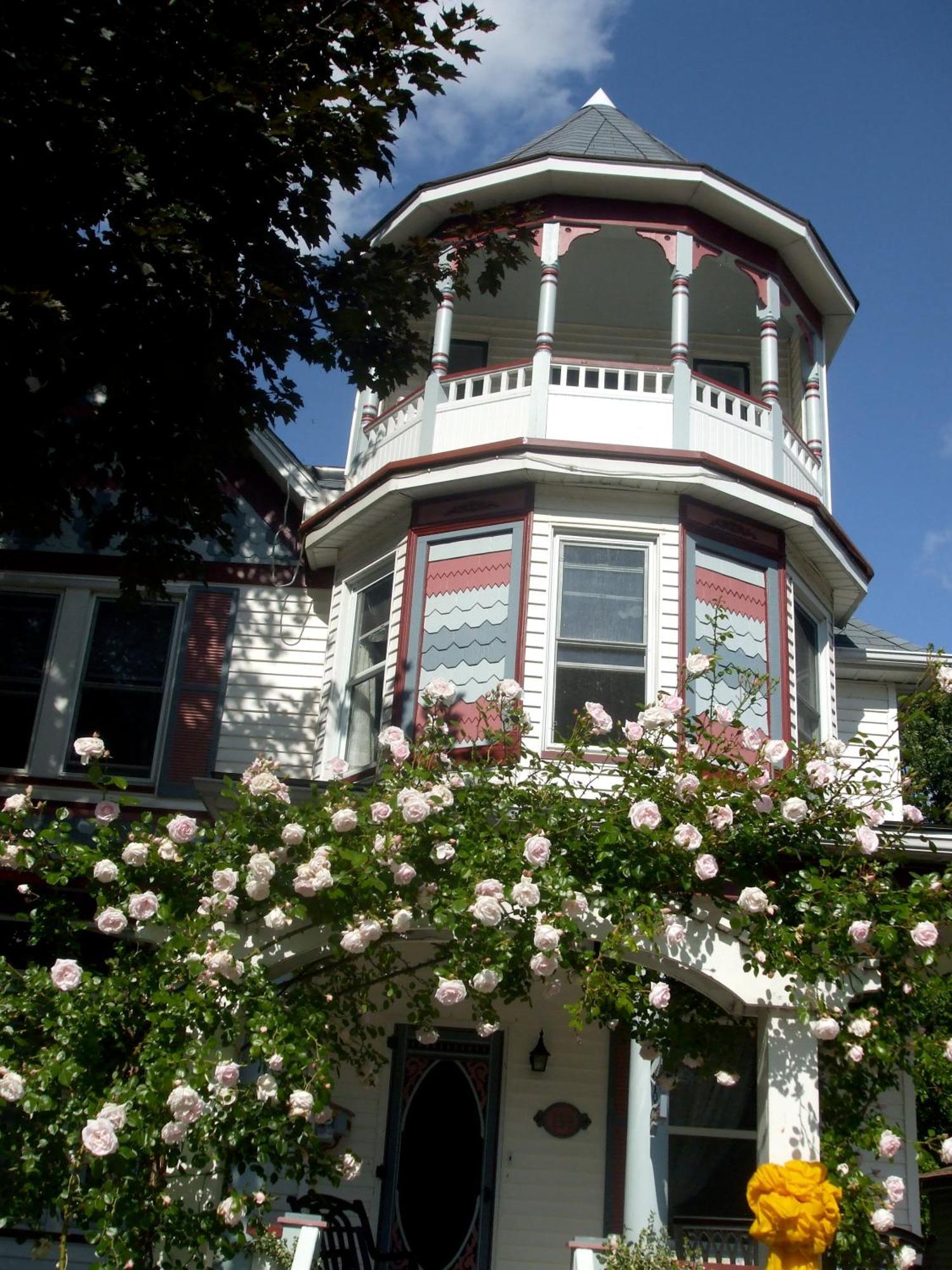 Bondy House Bed & Breakfast Amherstburg Экстерьер фото