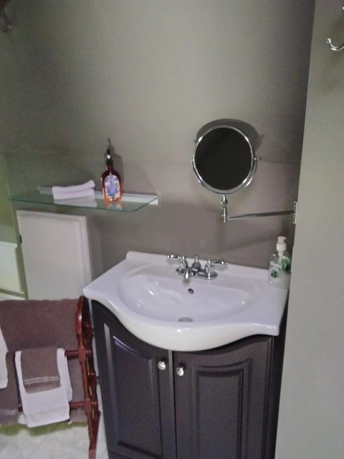 Bondy House Bed & Breakfast Amherstburg Экстерьер фото
