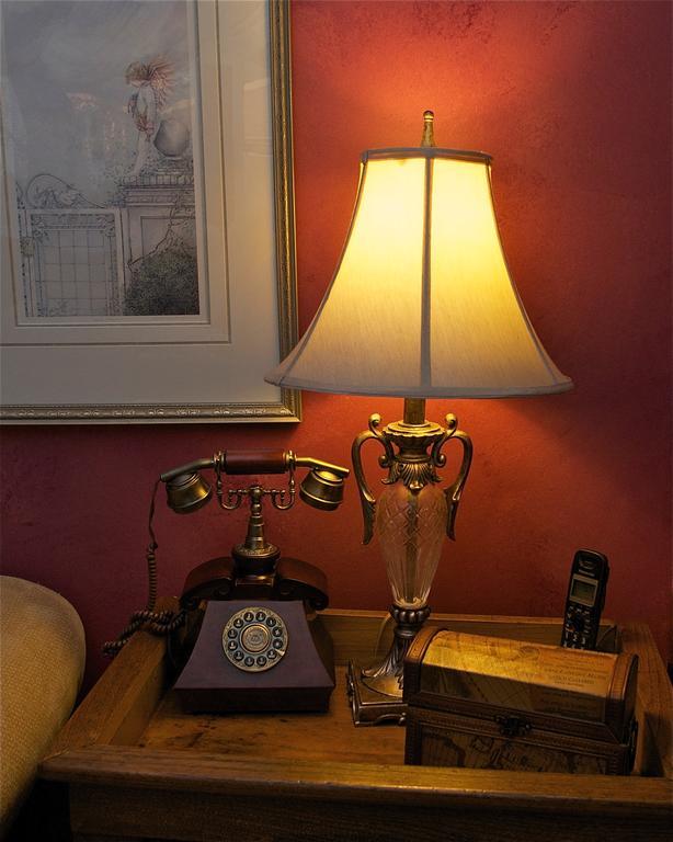 Bondy House Bed & Breakfast Amherstburg Экстерьер фото
