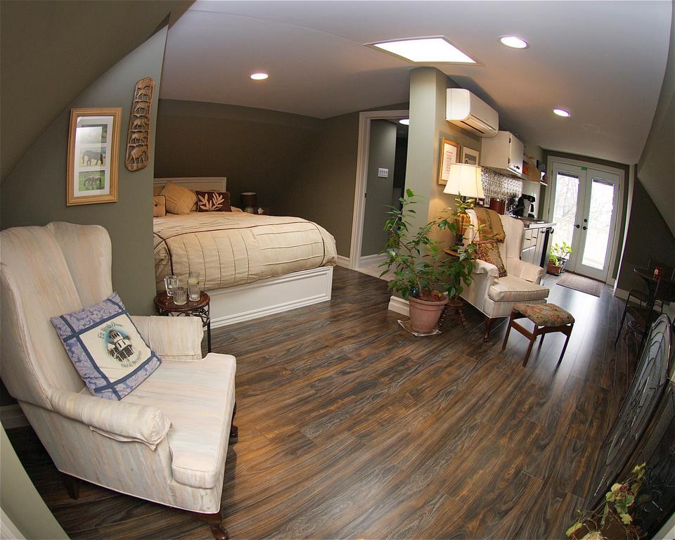 Bondy House Bed & Breakfast Amherstburg Экстерьер фото