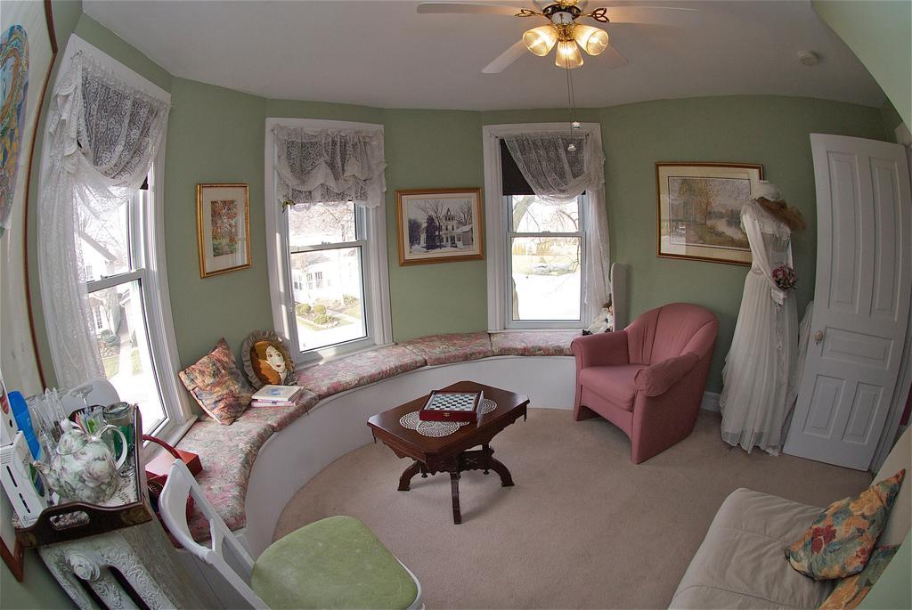 Bondy House Bed & Breakfast Amherstburg Экстерьер фото