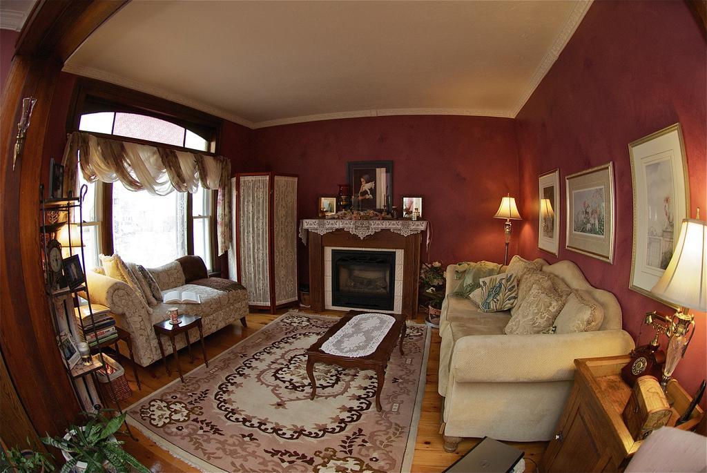 Bondy House Bed & Breakfast Amherstburg Экстерьер фото