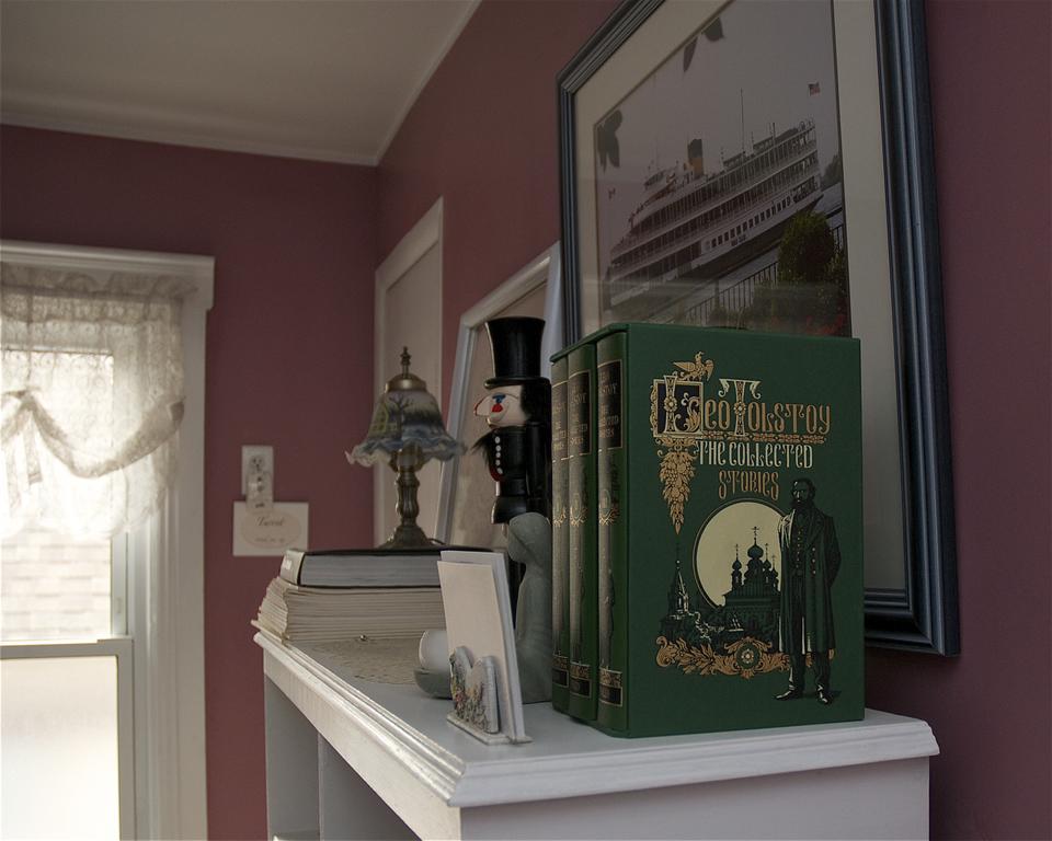 Bondy House Bed & Breakfast Amherstburg Экстерьер фото