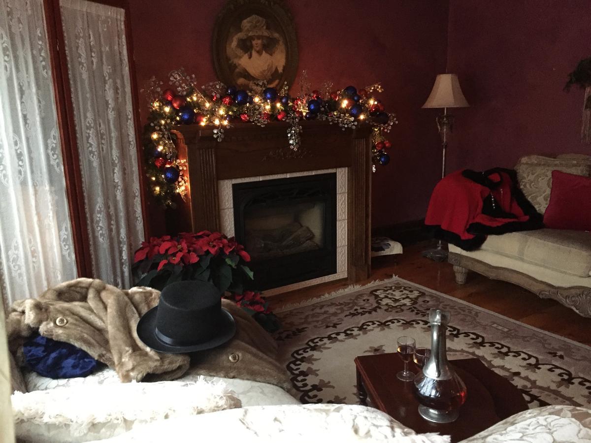 Bondy House Bed & Breakfast Amherstburg Экстерьер фото