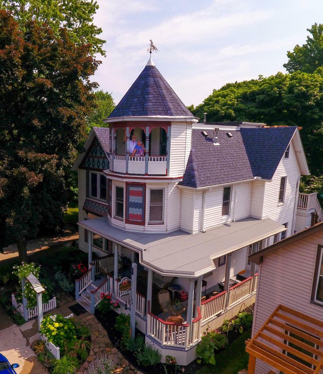 Bondy House Bed & Breakfast Amherstburg Экстерьер фото