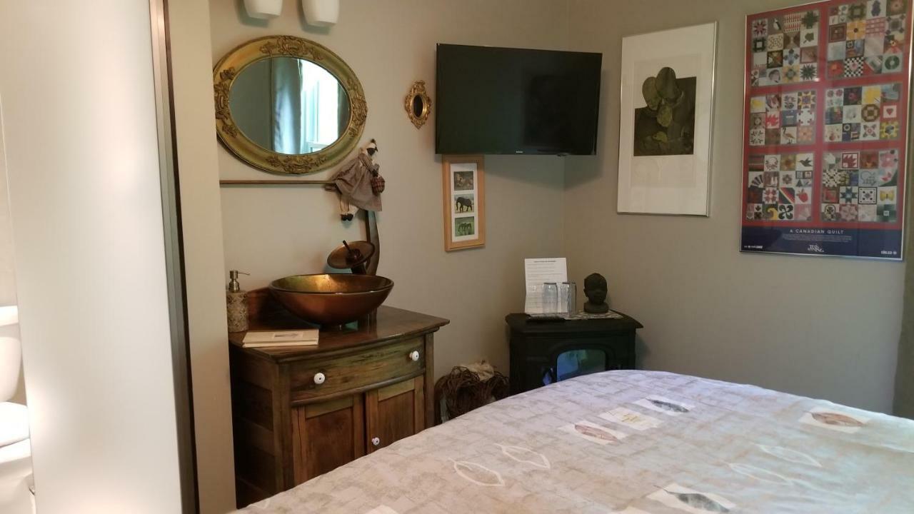 Bondy House Bed & Breakfast Amherstburg Экстерьер фото
