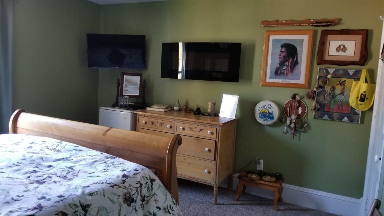 Bondy House Bed & Breakfast Amherstburg Экстерьер фото